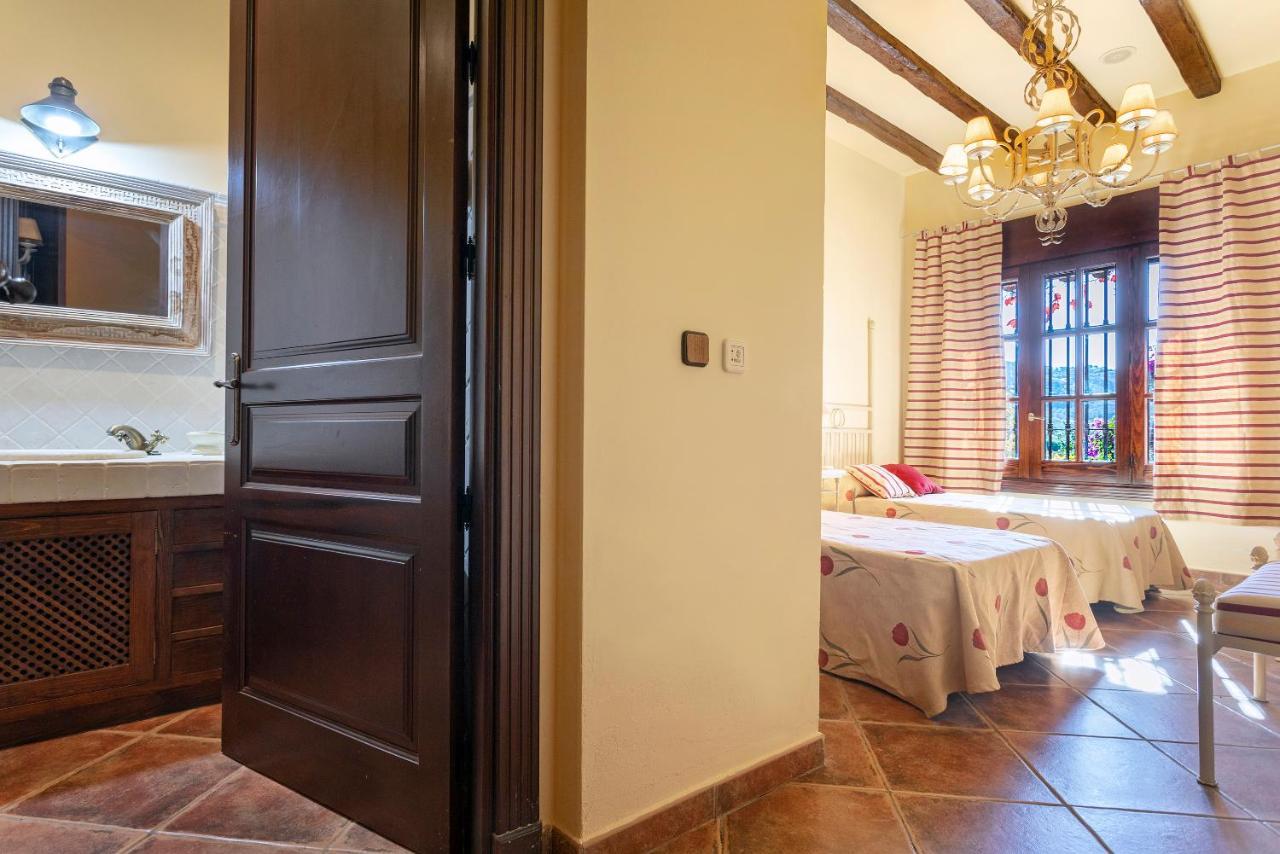 Casa Flores Con Piscina Interior Climatizada Alcaucín Dış mekan fotoğraf